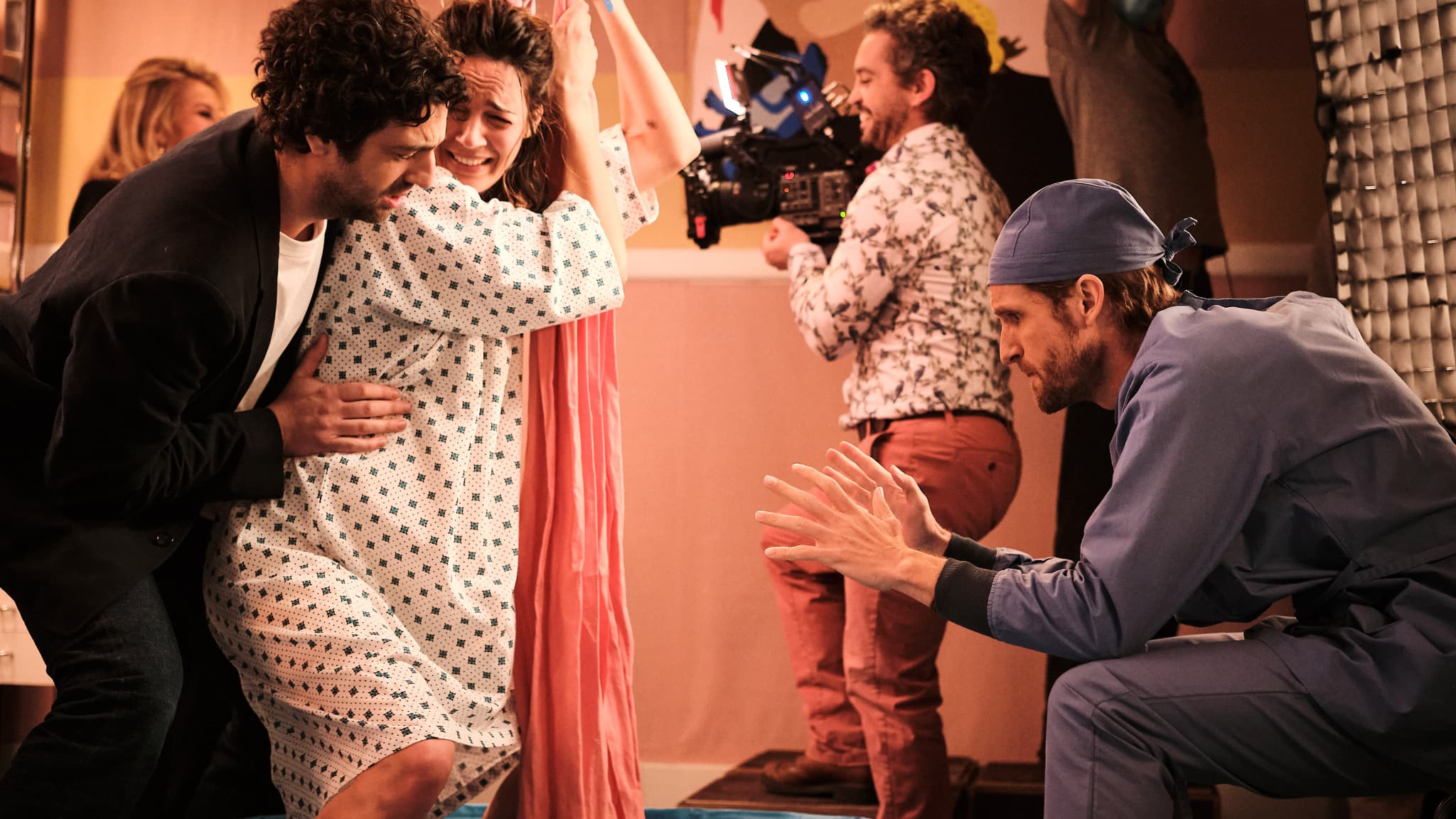 Max Boublil entouré de quelques invités pour un "sketchshow" inédit baptisé "1H30 MAX", à découvrir en exclusivité sur Canal+. Max Boublil entouré de quelques invités pour un "sketchshow" inédit baptisé "1H30 MAX", à découvrir en exclusivité sur Canal+.