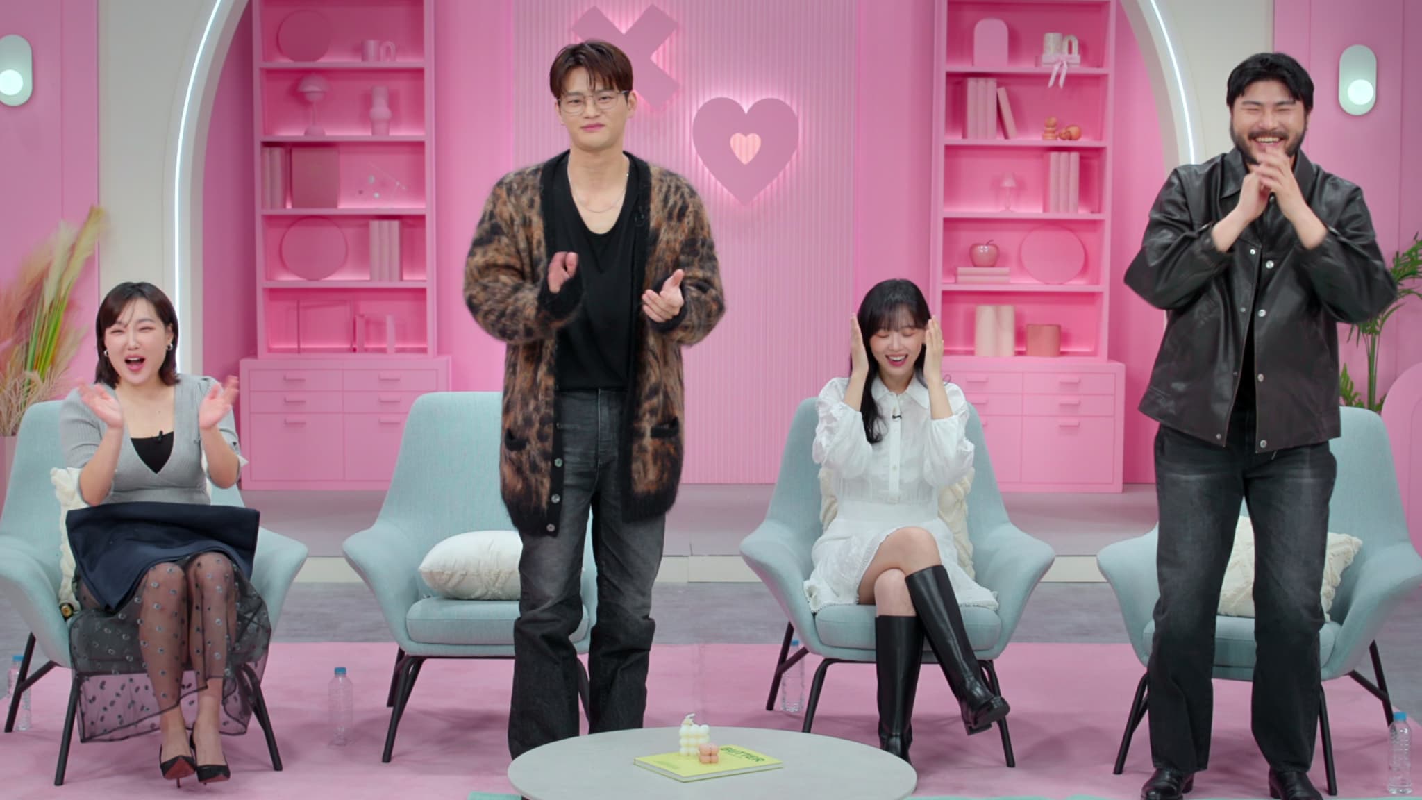 Voici un premier aperçu de la saison 2 de "Mieux vaut tard que célib" ! Voici un premier aperçu de la saison 2 de "Mieux vaut tard que célib" !