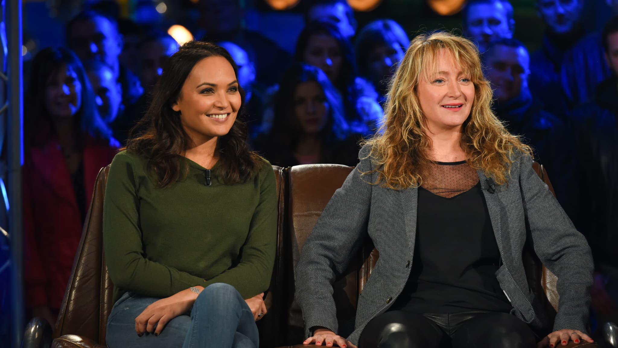 L'ex-Miss France Valérie Bègue (à gauche) a fait un très bon chrono dans Top Gear France