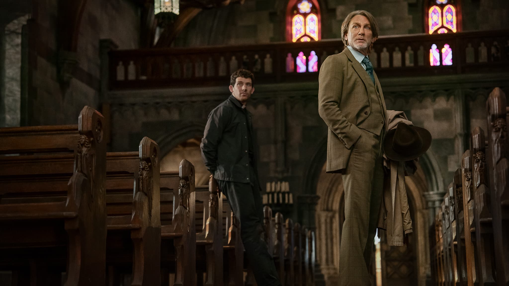 Benoit Blanc reprend du service dans le film "Wake Up Dead Man: A Knives Out Mystery". Rendez-vous à l'automne 2025 sur Netflix pour découvrir cette nouvelle aventure.