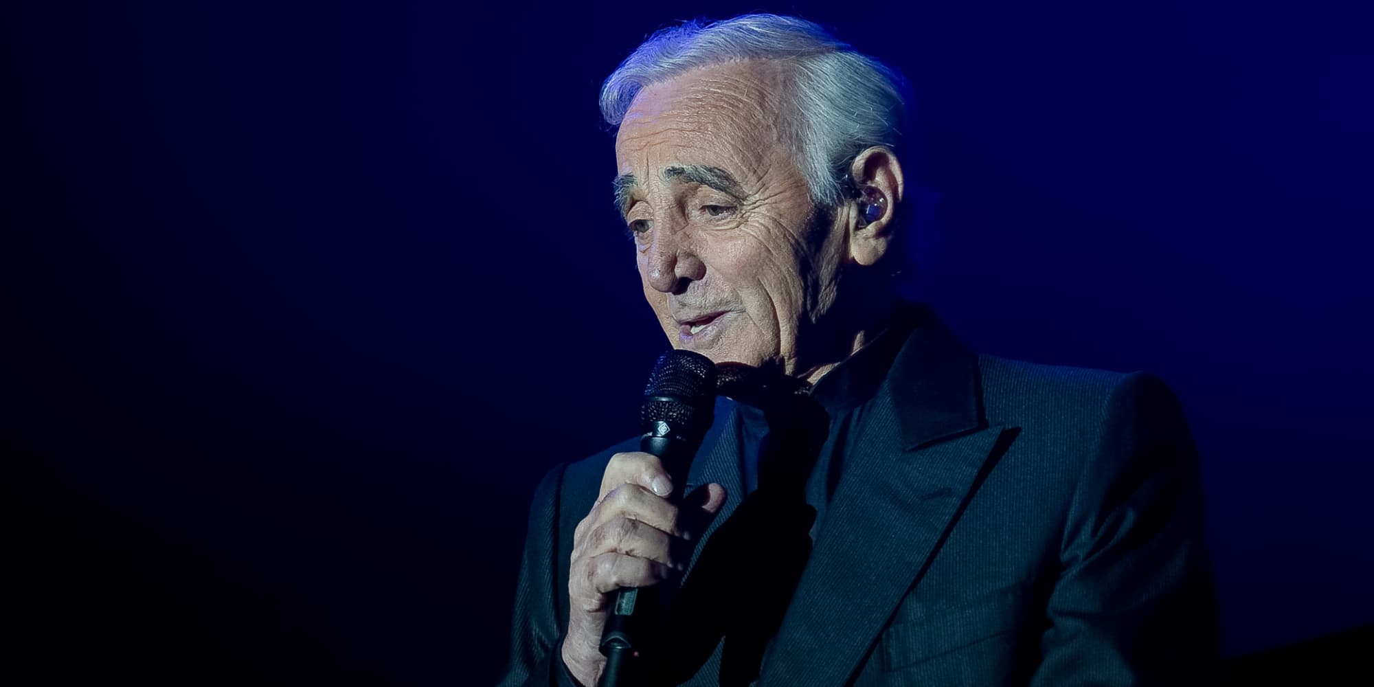 Charles Aznavour sur scène, à Tours, le 23 novembre 2011.