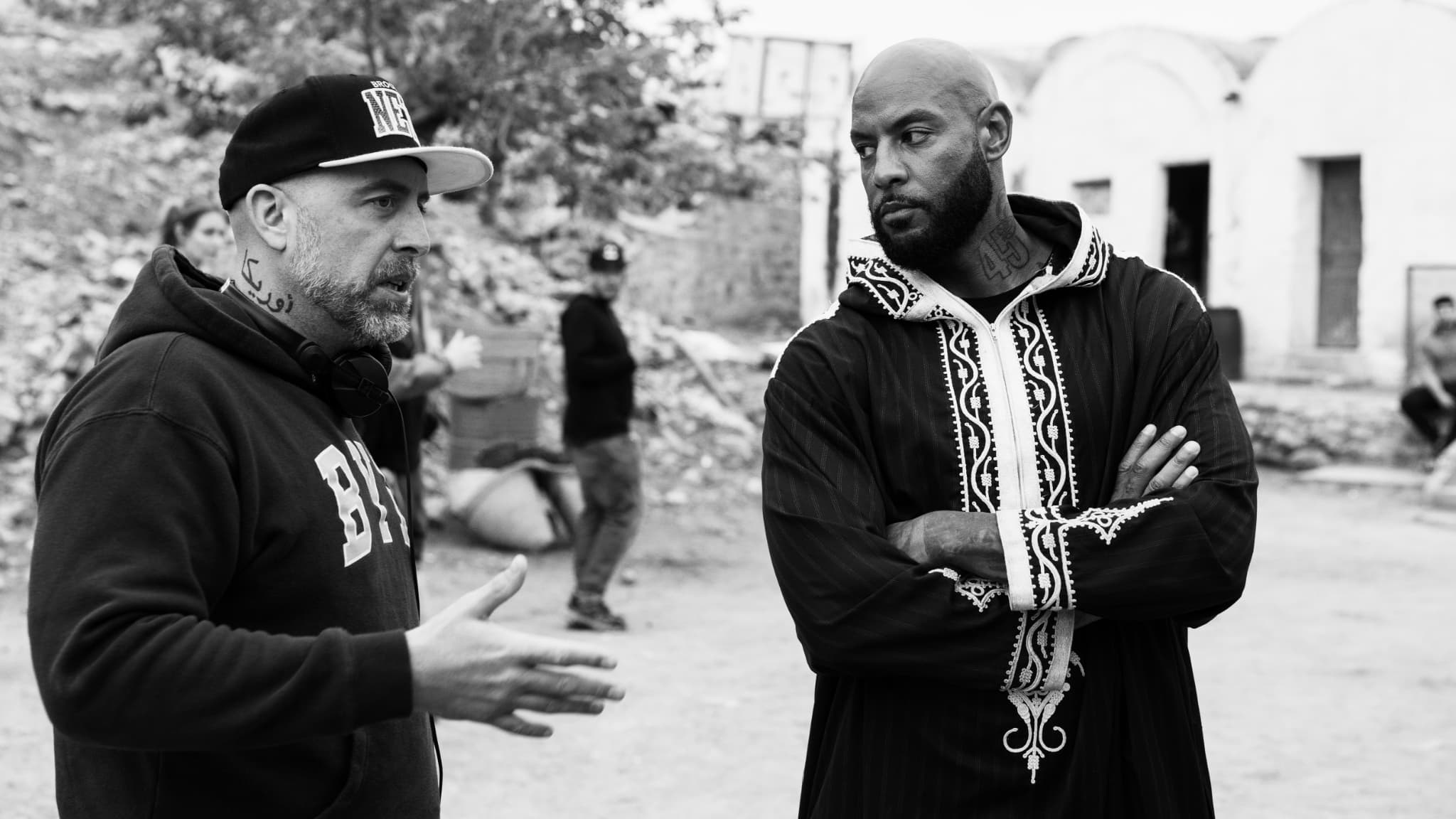 Booba en plein travail sur le tournage de la série Ourika.
