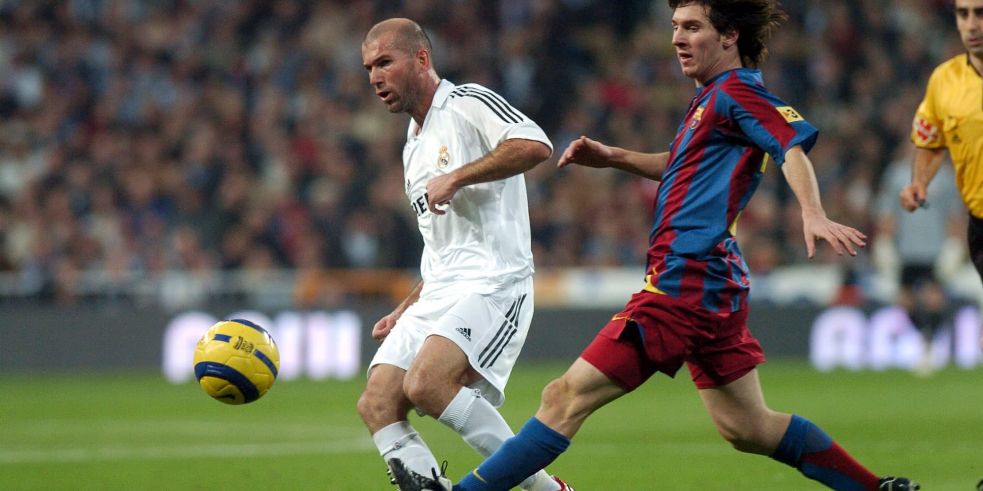 Zinédine Zidane (Real Madrid) et Lionel Messi (FC Barcelone) lors d'une rencontre en Liga en 2005