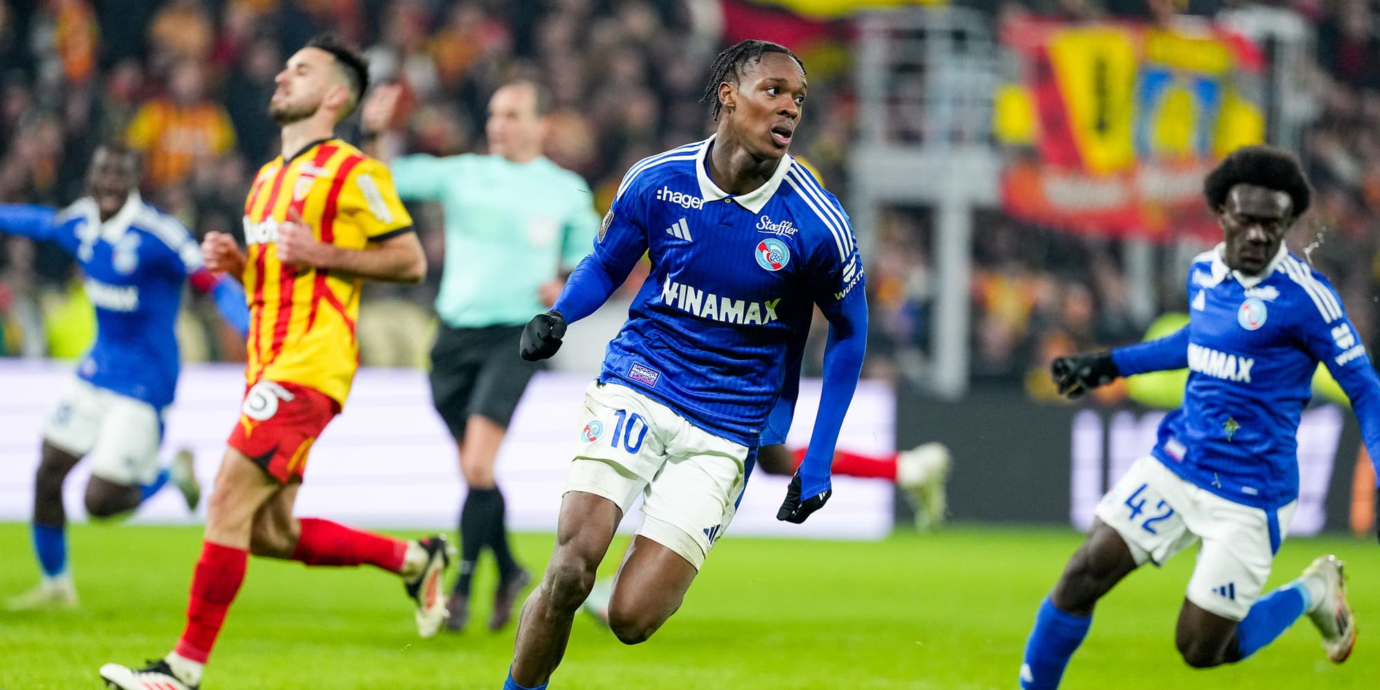 Emanuel Emegha (RC Strasbourg) lors du match de Ligue 1 McDonald's entre Lens et Strasbourg au Stade Bollaert-Delelis, le 16 février 2025 à Lens. 