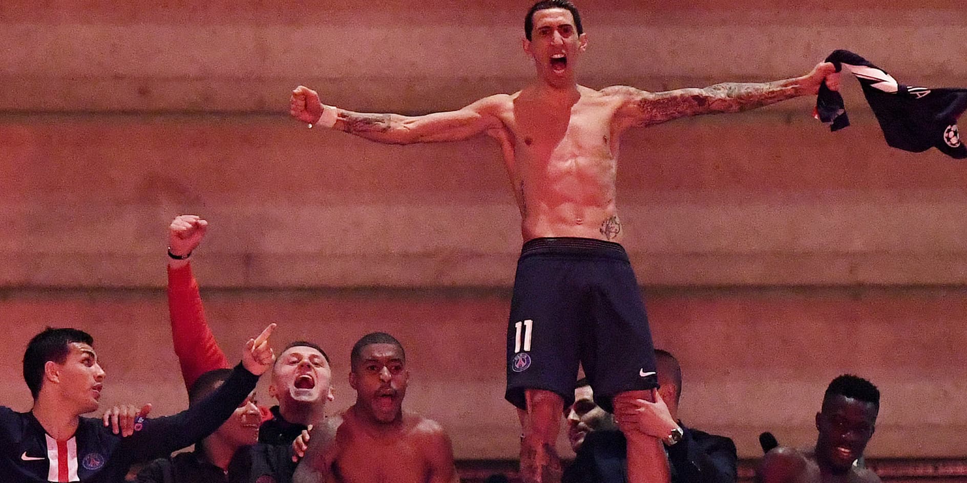 Les joueurs du Paris Saint-Germain fêtent la victoire face à Dortmund en Ligue des Champions, le 11 mars 2020 à Paris