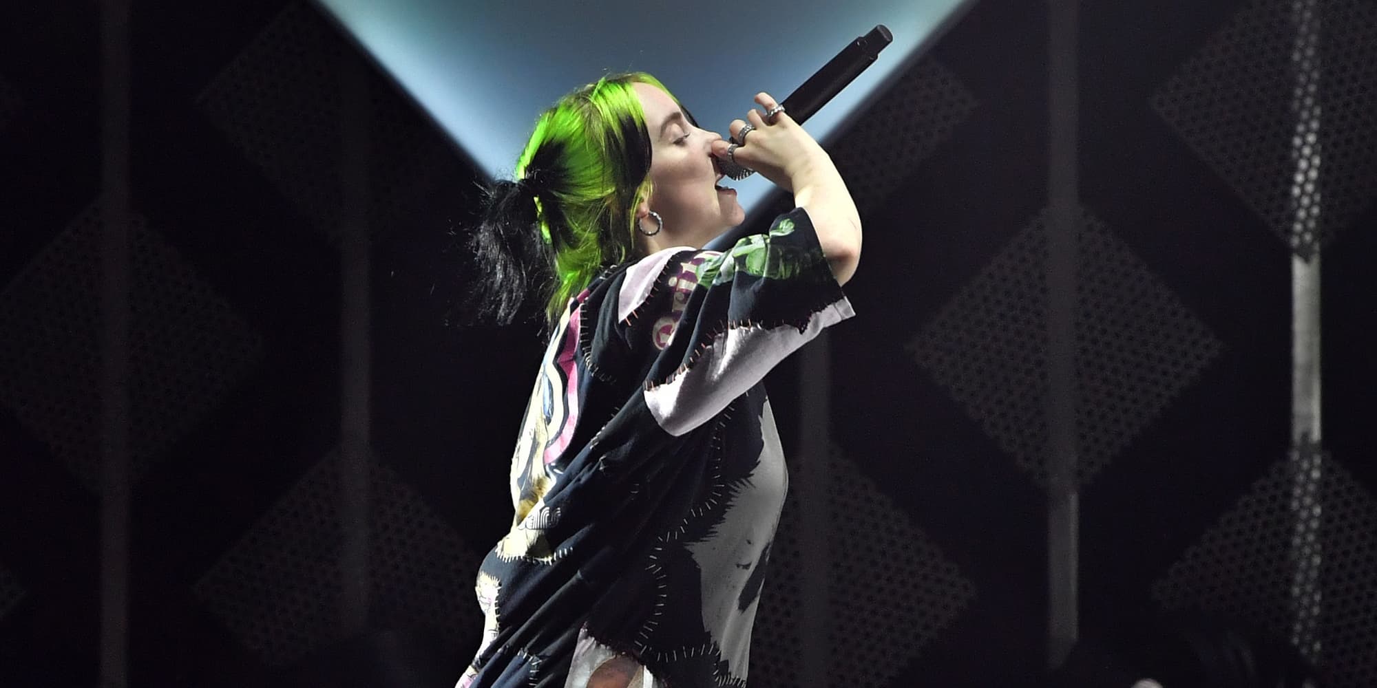 La chanteuse Billie Eilish sur la scène du KIIS FM's iHeartRadio Jingle Ball en décembre 2019.