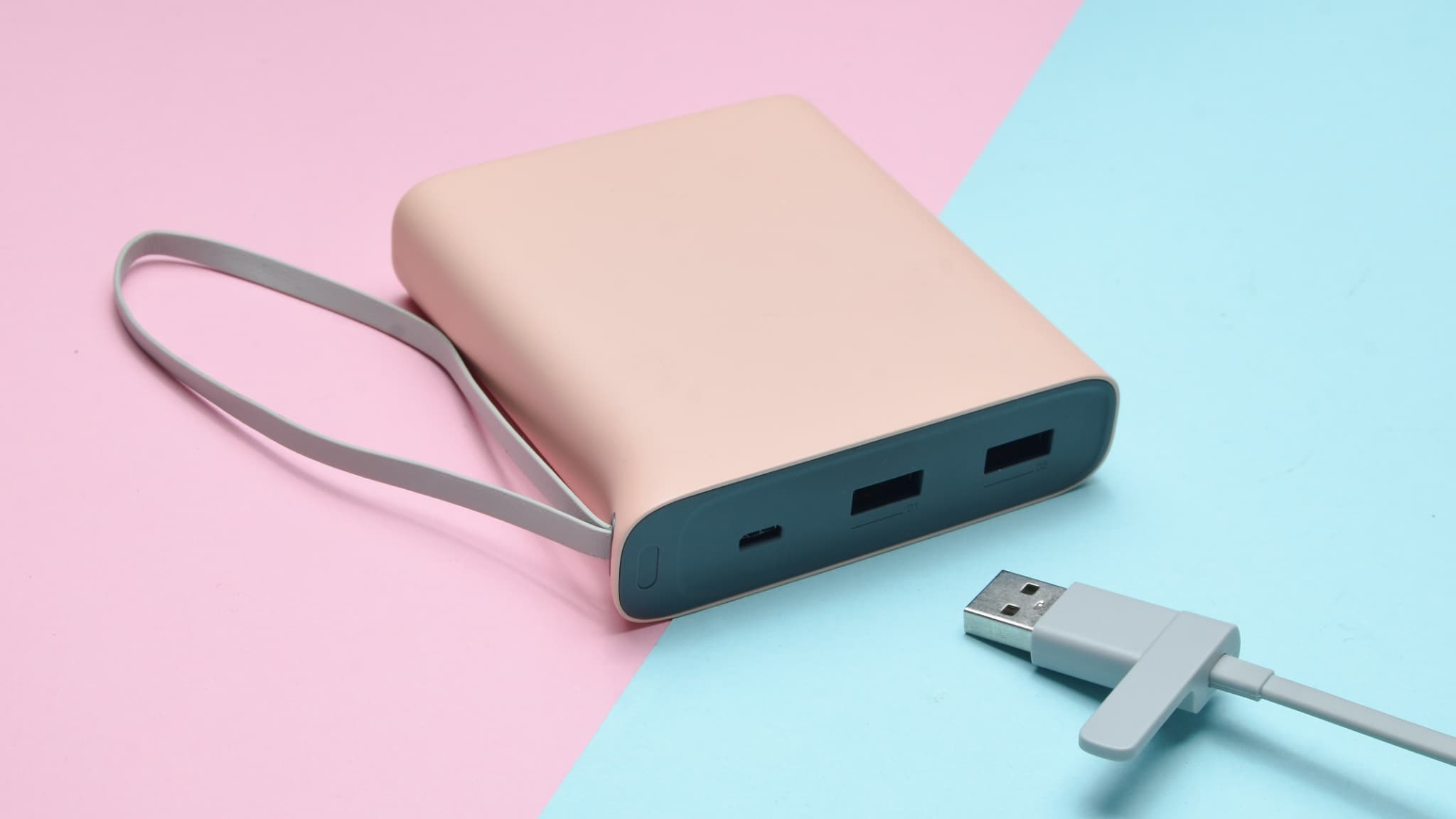 N'oubliez surtout pas d'embarquer votre batterie de secours dans vos déplacements ! N'oubliez surtout pas d'embarquer votre batterie de secours dans vos déplacements !