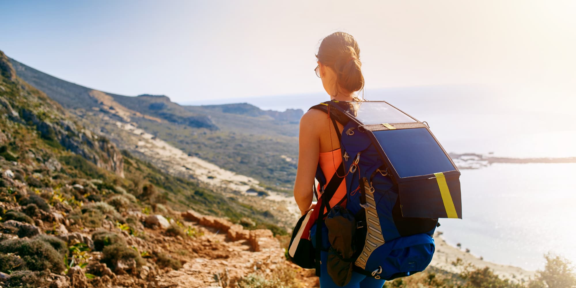 Les panneaux solaires sont en pleine expansion. Dans quelques années, tout le monde sera équipé d’un sac à dos solaire ! 