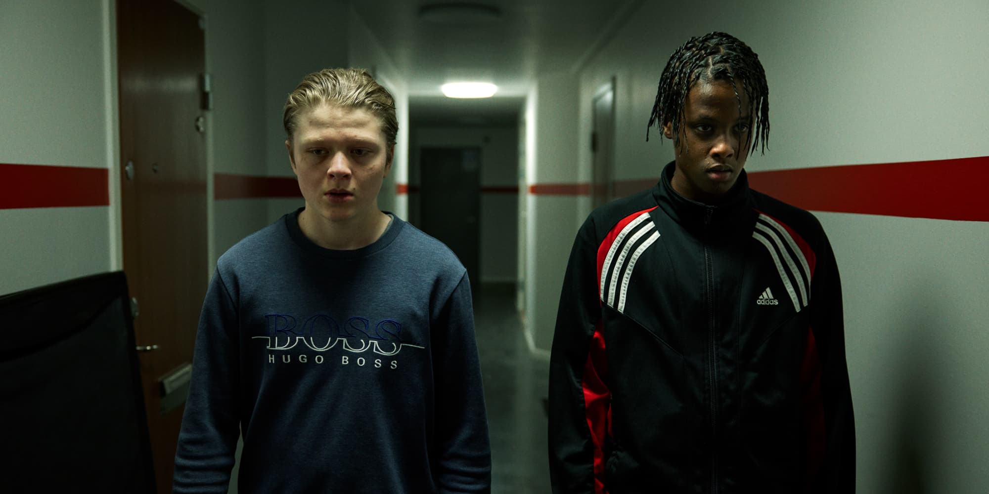 Olle Strand dans le rôle de Douglas et Yasir Hassan dans celui de Billy dans la série "Deliver me" disponible sur Netflix depuis le 24 avril.