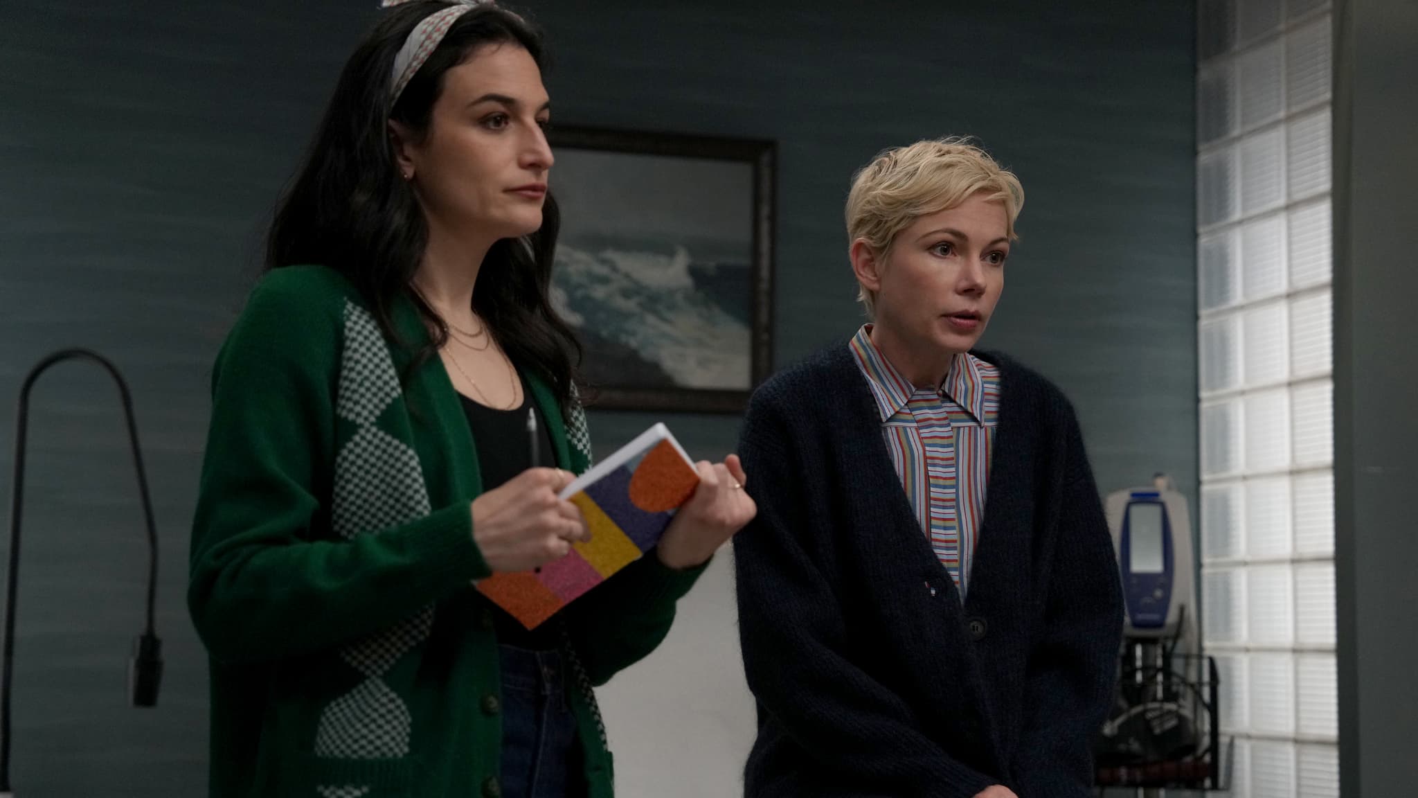 Michelle Williams et Jenny Slate se donnent la réplique dans la série dramatique "Dying for Sex" à découvrir sur Disney+. Michelle Williams et Jenny Slate se donnent la réplique dans la série dramatique "Dying for Sex" à découvrir sur Disney+.