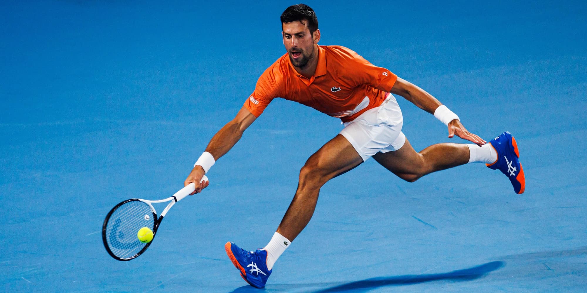 Novak Djokovic lors d'un match d'entraînement d'exhibition, à la Rod Laver Arena à Melbourne, le 13 janvier 2023.