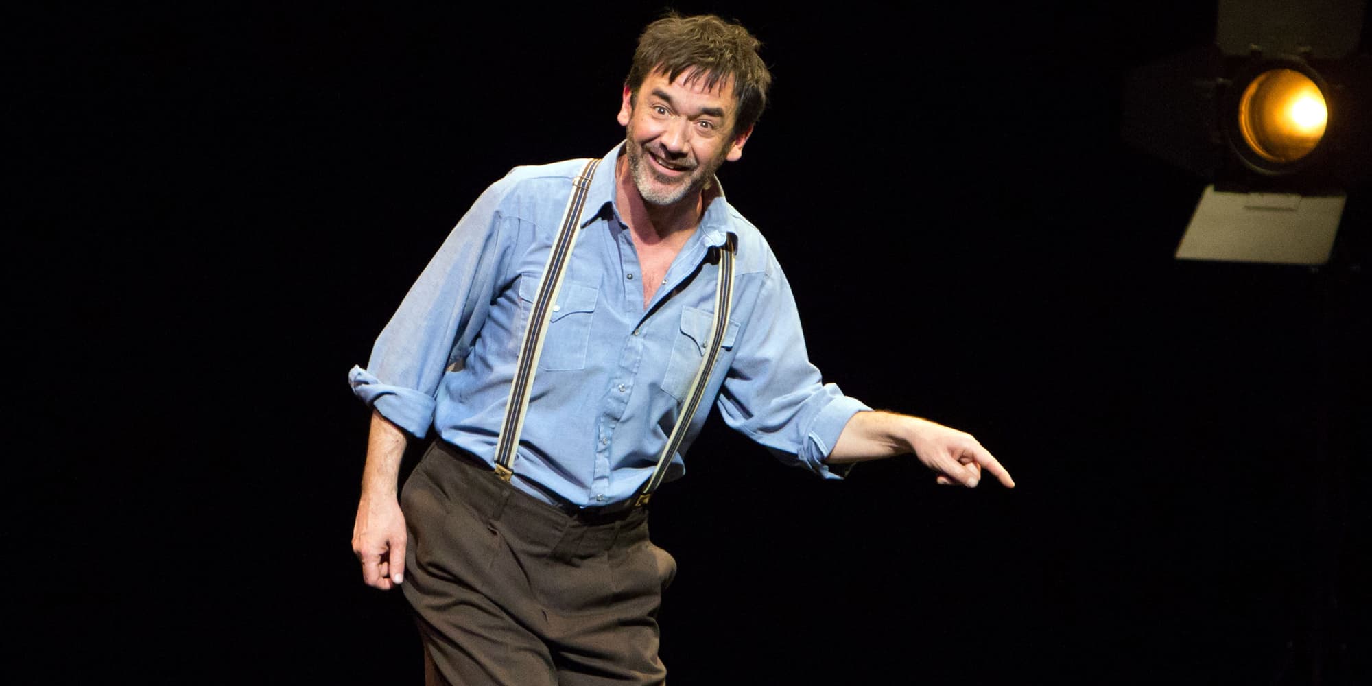 Thomas VDB sur la scène du Théâtre du Châtelet.
