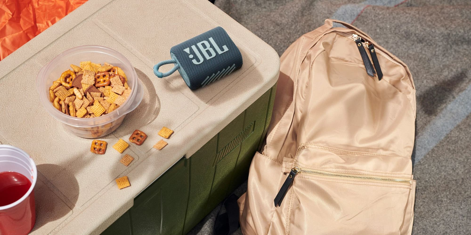 La JBL GO 3 fait partie de notre sélection d'enceintes portables à offrir pour les fêtes, à retrouver sur la boutique en ligne SFR.