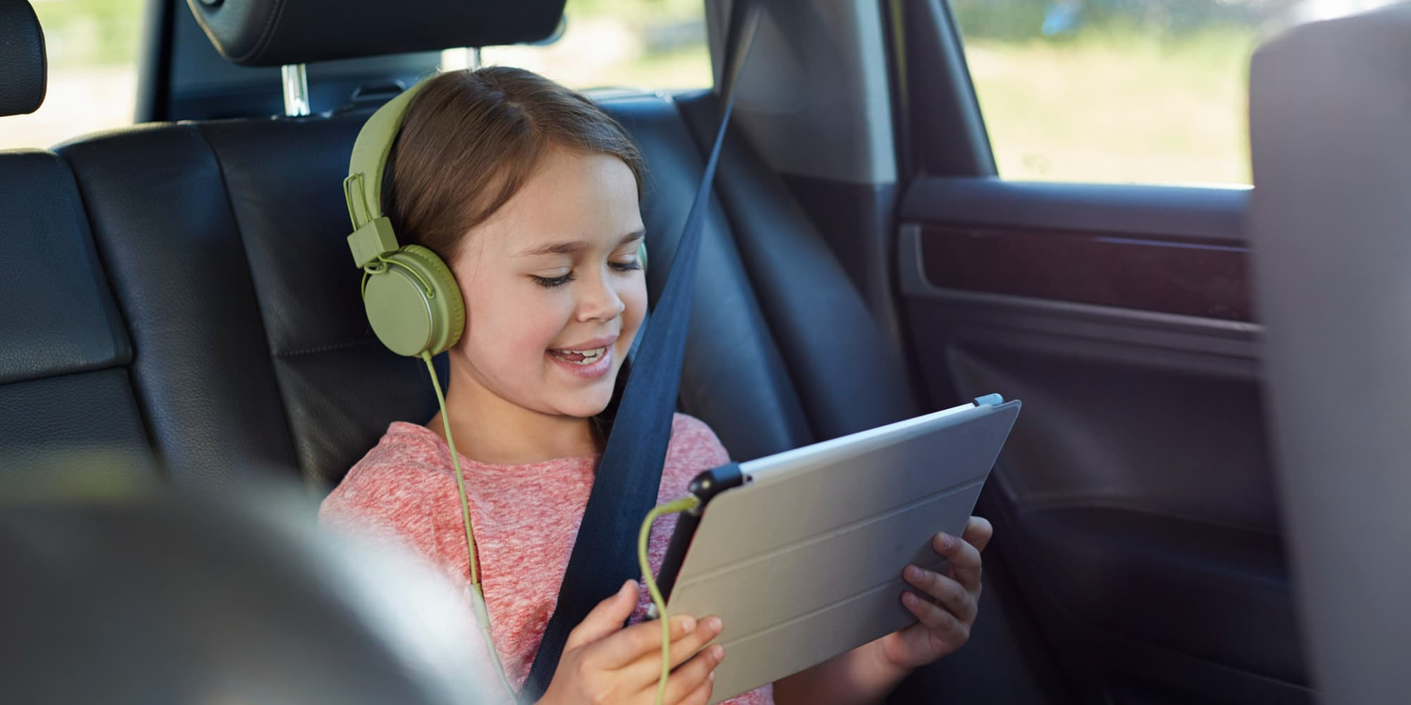 Voici notre sélection de podcasts à écouter en famille, à retrouver sur Deezer.