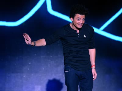 Kev Adams VS. Aya Nakamura, la guerre est déclarée