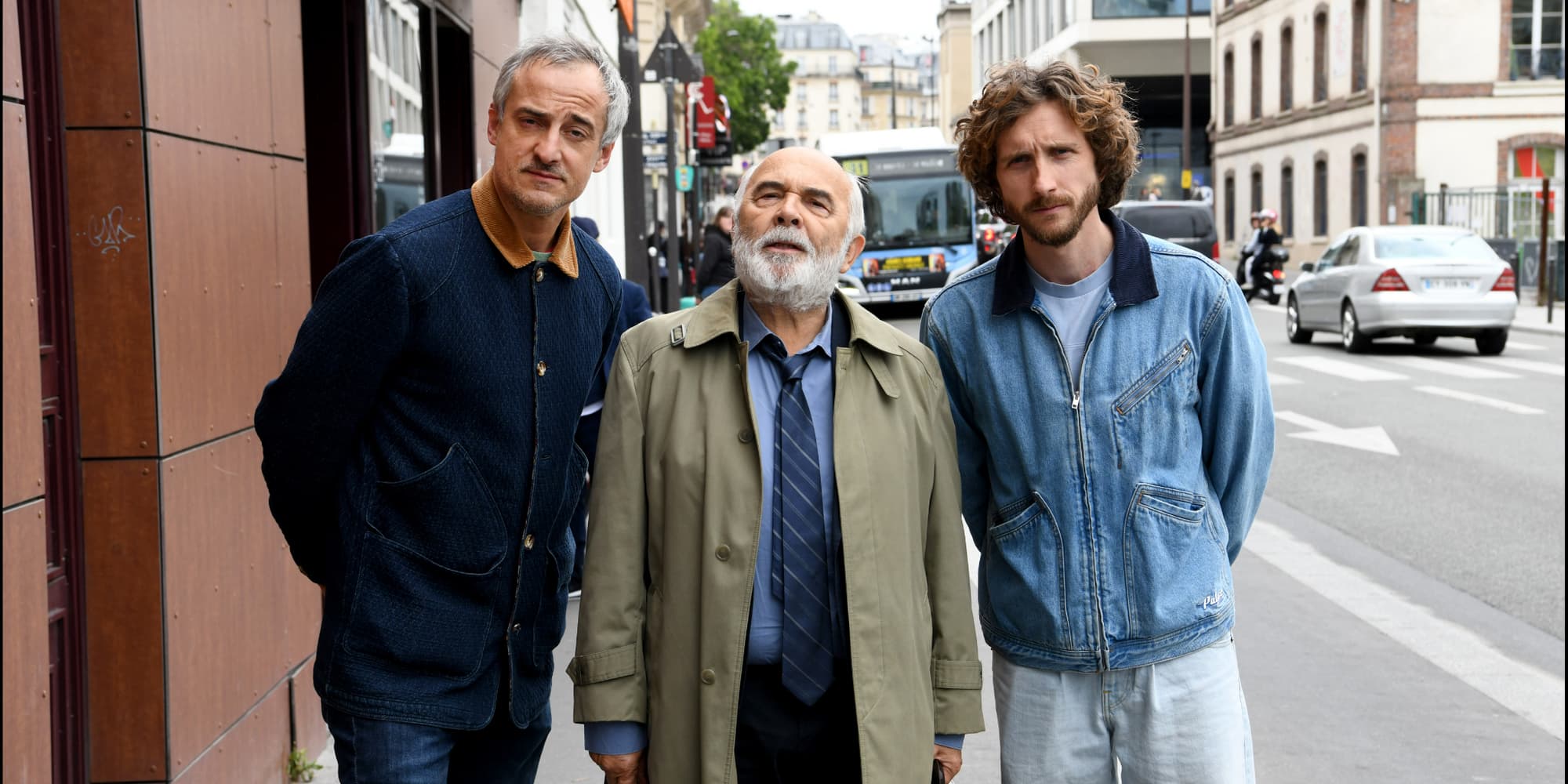 Sébastien Thoen, Gérard Jugnot et Baptiste Lecaplain dans ''Agence Tourisme'', à voir sur Canal+.