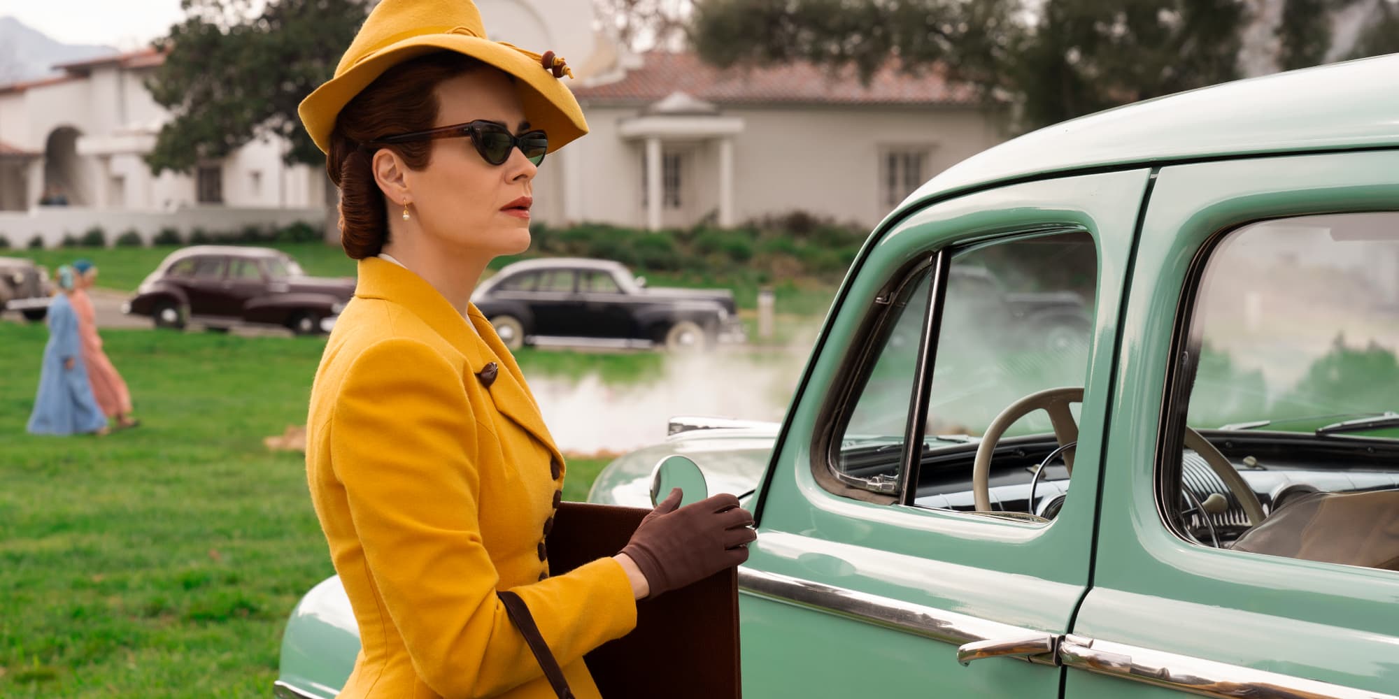 Sarah Paulson se glisse dans la peau de l'infâme infirmière Ratched, prochainement sur Netflix.