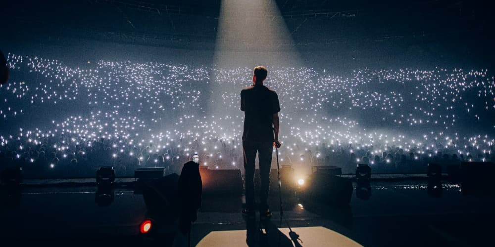 Le concert de Grand Corps Malade capté à Lille le 4 novembre 2022 est diffusé sur Canal+ ce 21 avril.