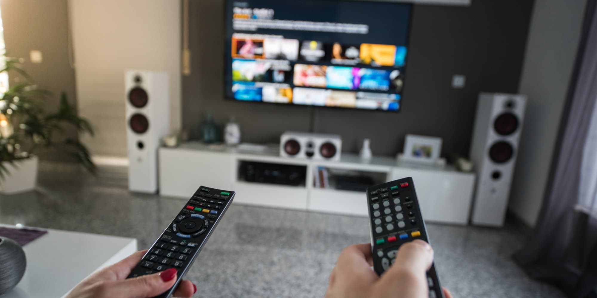 Prime Video se lance dans le doublage de films et de séries par intelligence artificielle. Vous laisseriez-vous tenté ?