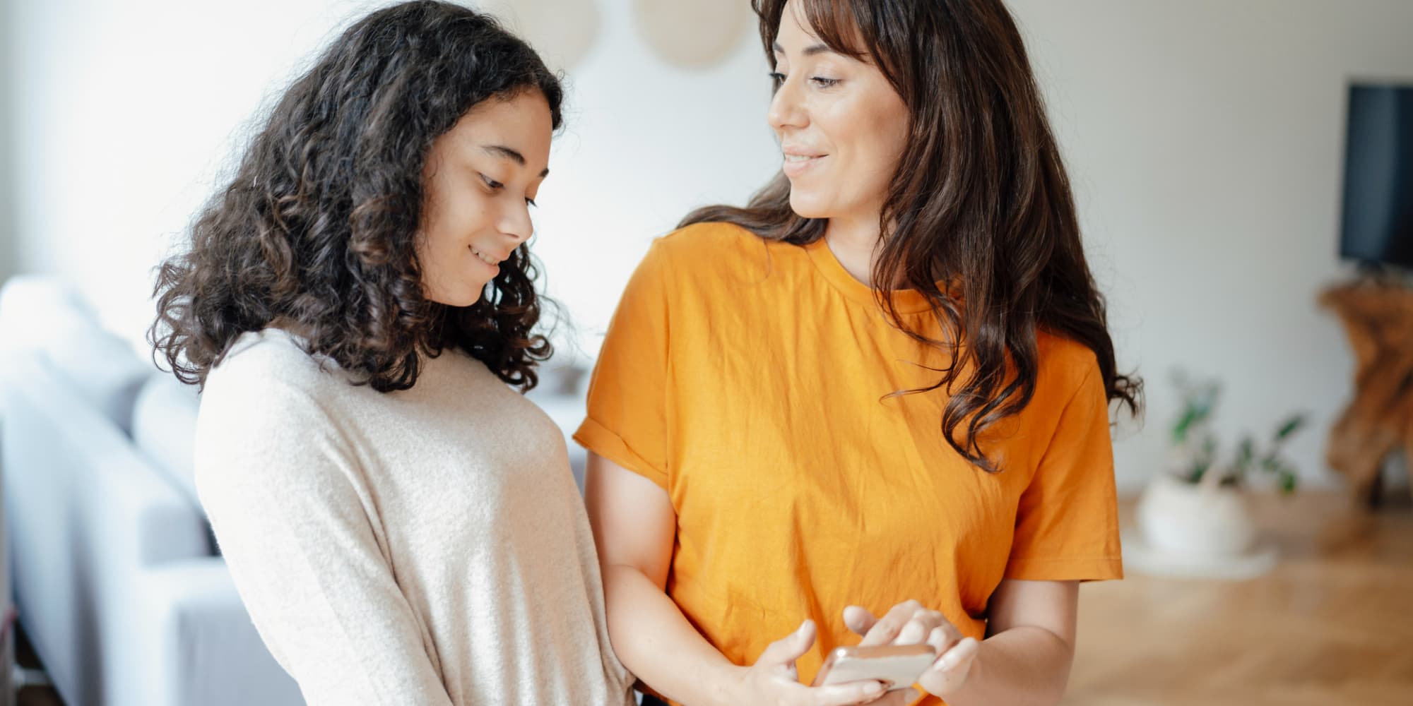 Surprise, les enfants, eux aussi, trouvent que leurs parents passent trop de temps sur leurs smartphones ! 