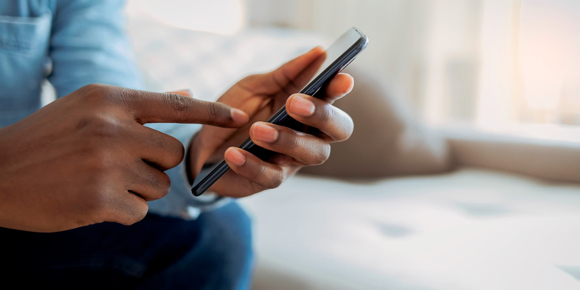 L'écran de votre smartphone ne répond plus ? Voici comment le redémarrer à l'aide des boutons. 