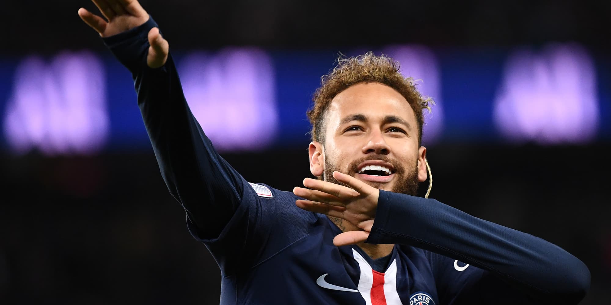 Neymar célèbre un but lors d'un match de Ligue 1 du PSG face à Amiens, au Parc des Princes à Paris, le 21 décembre 2019.