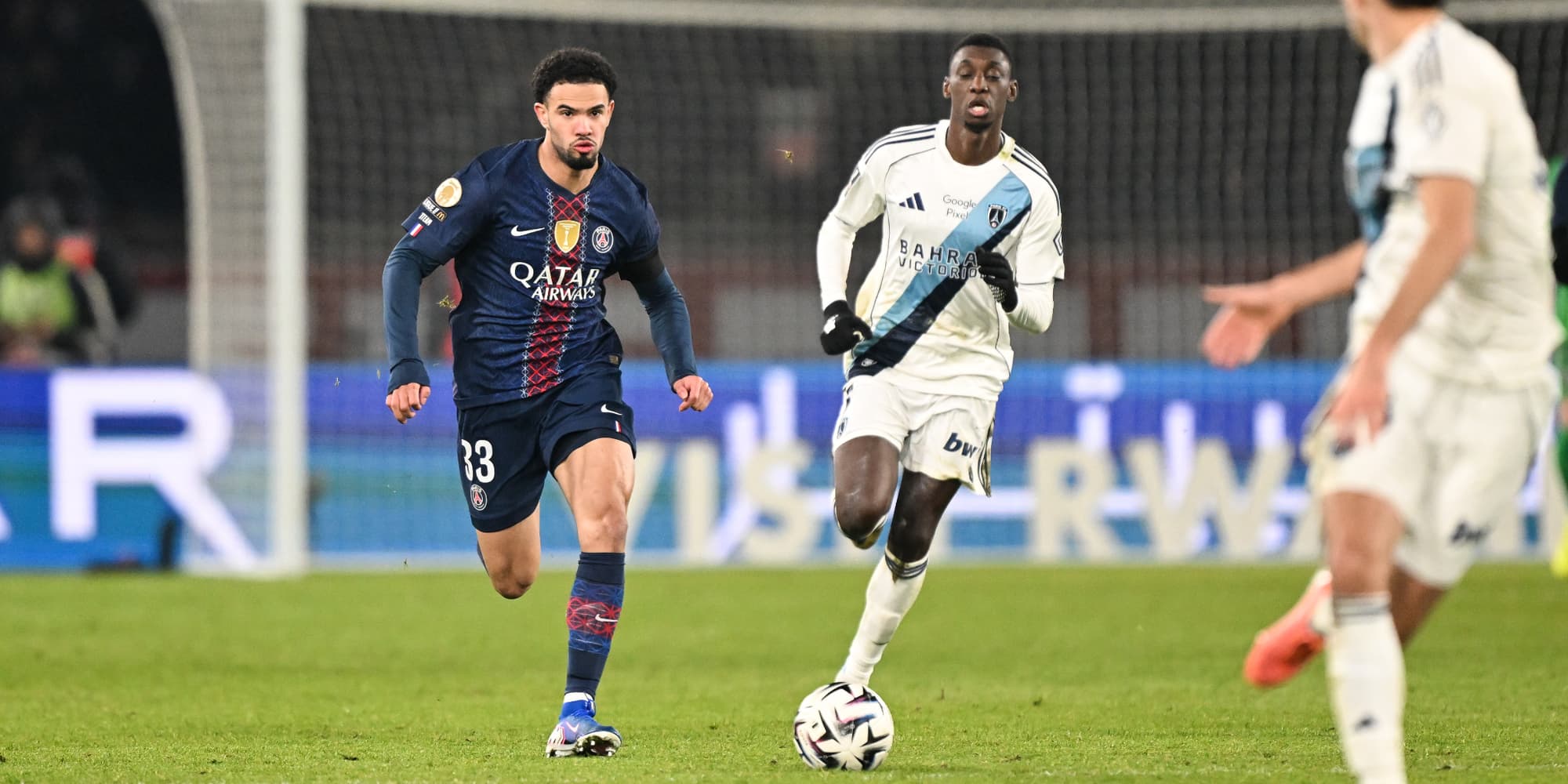 Warren Zaïre-Emery lors du match de Ligue 1 entre le Paris Saint-Germain et le Paris FC, le 4 janvier 2026 au Parc des Princes (Paris).