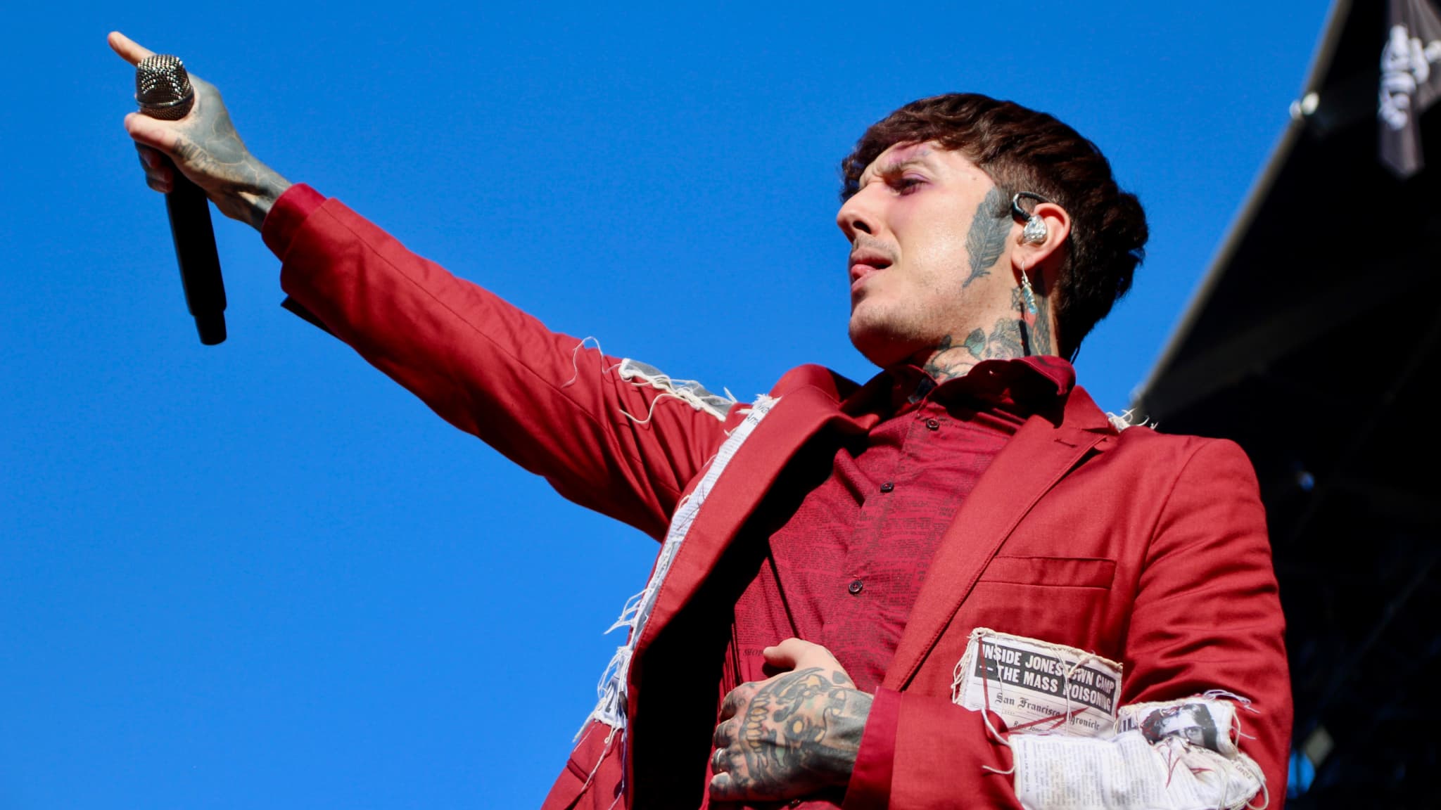 Oliver Sykes, le chanteur de Bring Me the Horizon, motive ses fans pour le concert le plus heavy du week-end Oliver Sykes, le chanteur de Bring Me the Horizon, motive ses fans pour le concert le plus heavy du week-end