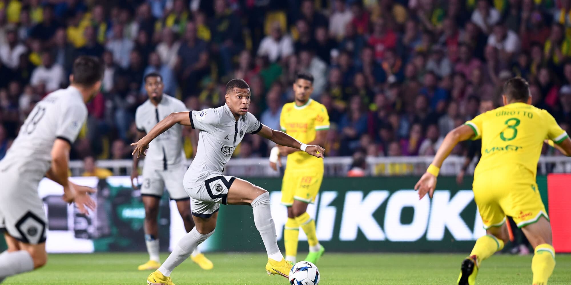 Kylian Mbappé en pleine action pendant le match PSG - Nantes en Ligue 1 Uber Eats au Stade de la Beaujoire le 3 septembre 2022 à Nantes.