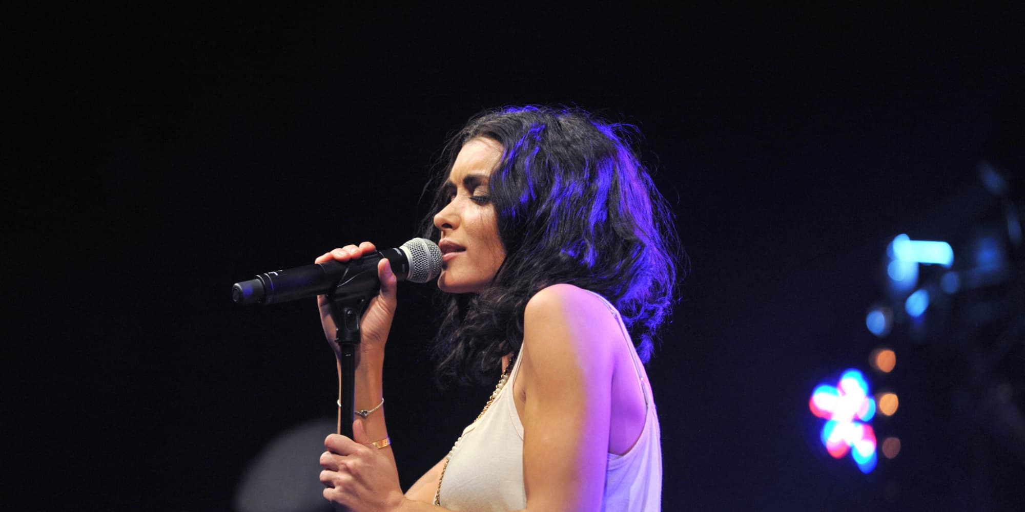 Jenifer lors d'un concert en 2011, dans la ville de Buxerolles en France.