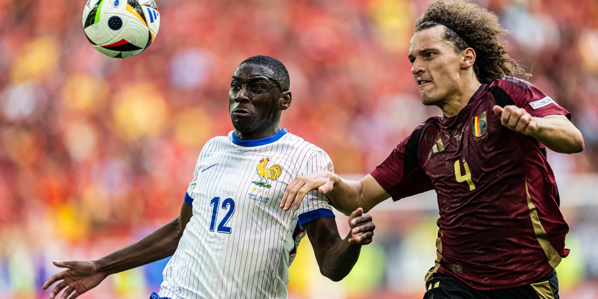 Randal Kolo Muani (Équipe de France) et Wout Faes (Équipe de Belgique) lors du match entre la France et la Belgique, le 1 juillet 2024 à Duesseldorf.
