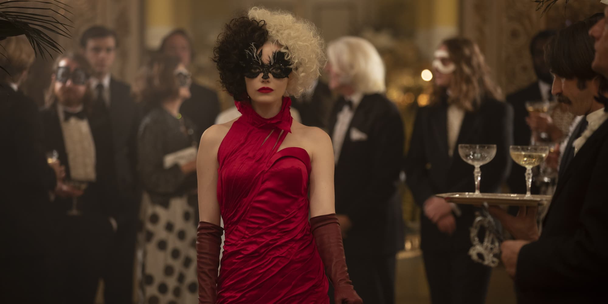 Emma Stone en Cruella dans le film Disney qui arrive le 21 octobre en VOD chez SFR