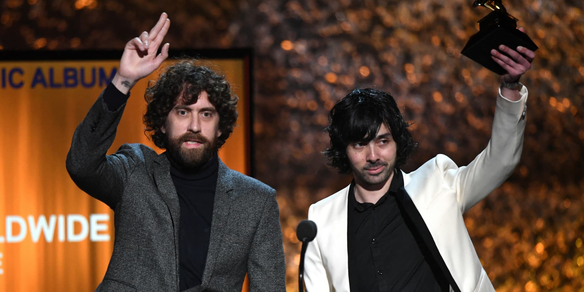Gaspard Augé et Xavier de Rosnay, du duo Justice, reçoivent le prix du meilleur album dance/electro pour "Woman Worldwide", au 61e show de pré-télédiffusion des Grammy Awards, le 10 février 2019 à Los Angeles.