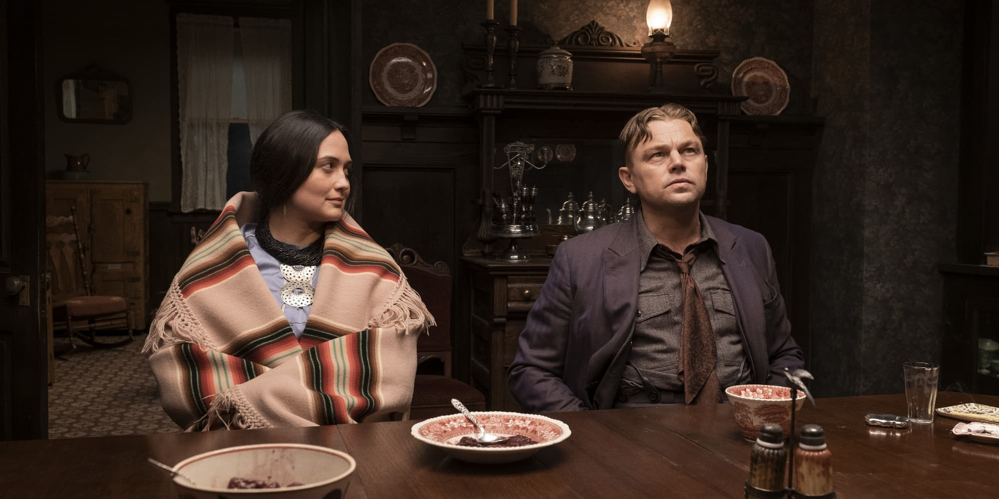 Lily Gladstone et Leonardo DiCaprio dans Killers of the Flower Moon, bientôt disponible en salles et sur Apple TV+.