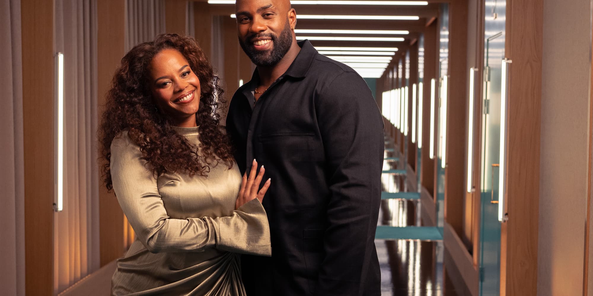 Retrouvez Teddy Riner et son épouse Luthna Plocus qui animeront "Love is blind France" bientôt sur Netflix.