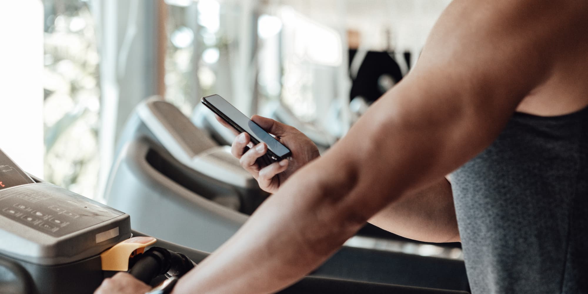 Siri au centre d'une situation improbable, dans une salle de gym