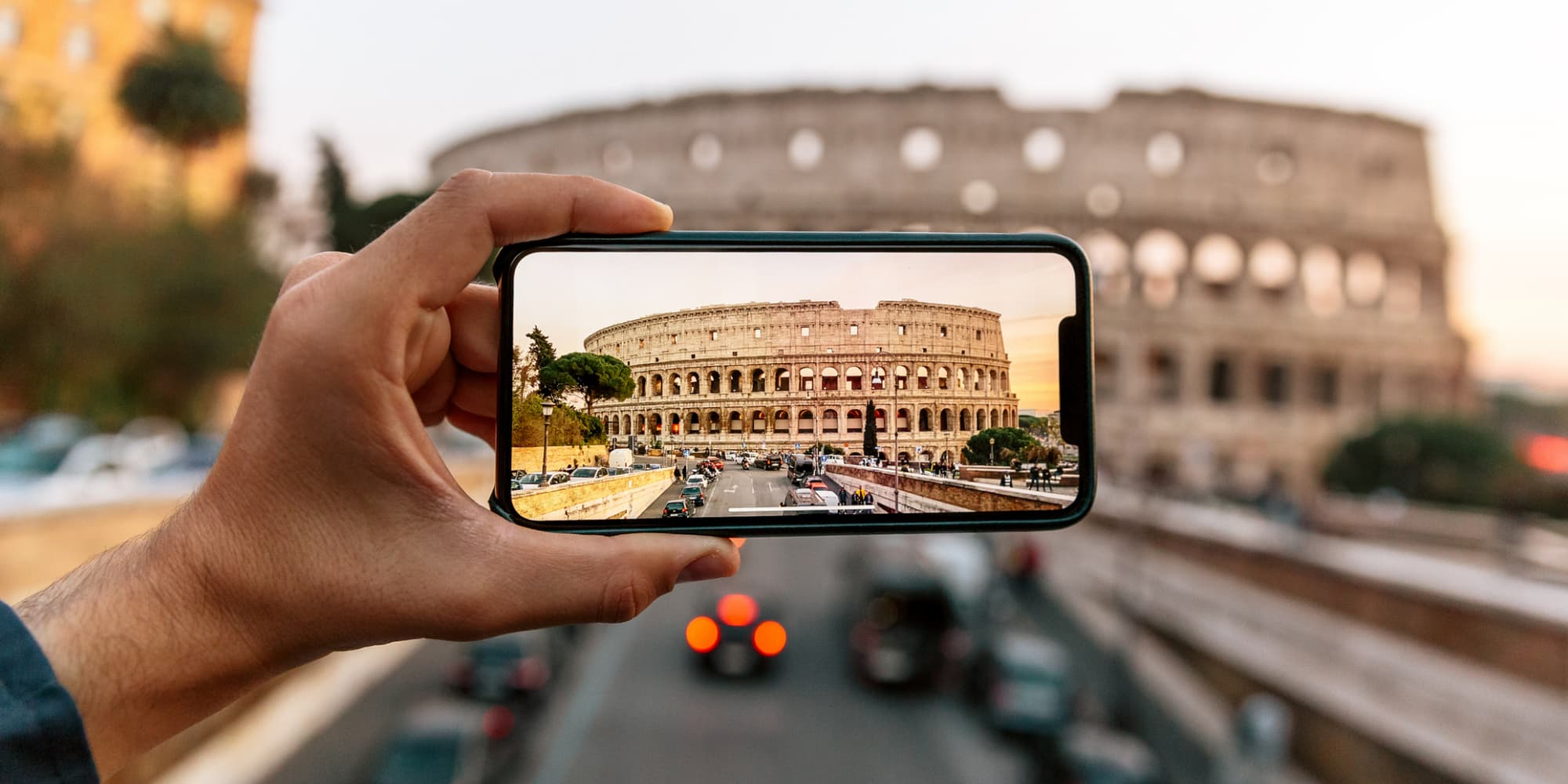 Créer un album partagé sur smartphone permet d'envoyer ses photos de vacances à ses proches.  