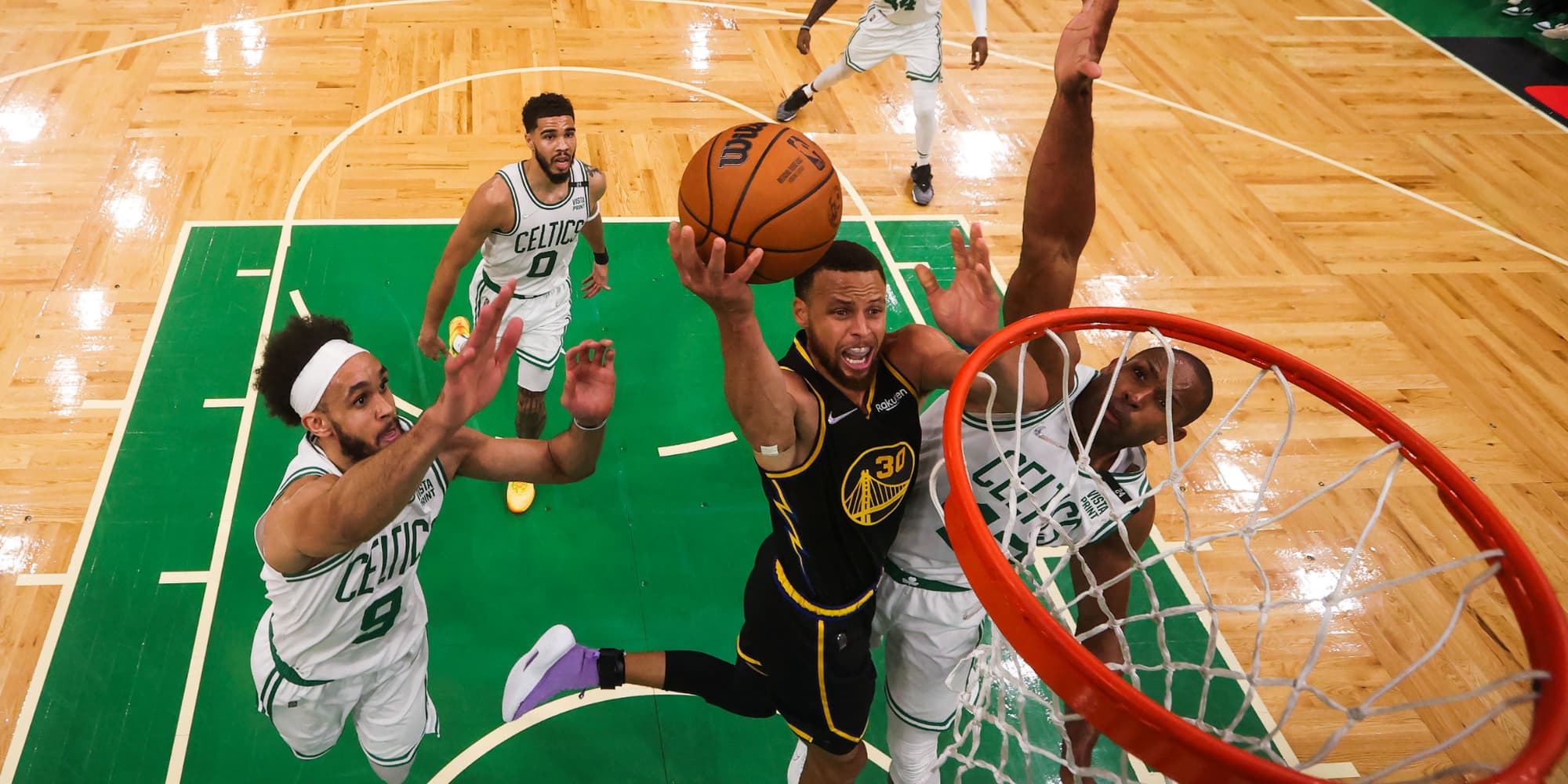 Le meneur des Golden State Warriors, Stephen Curry, en grande forme dans le Game 4 de ces NBA Finals, joué dans l'antre des Celtics au TD Garden à Boston, le 10 juin 2022.