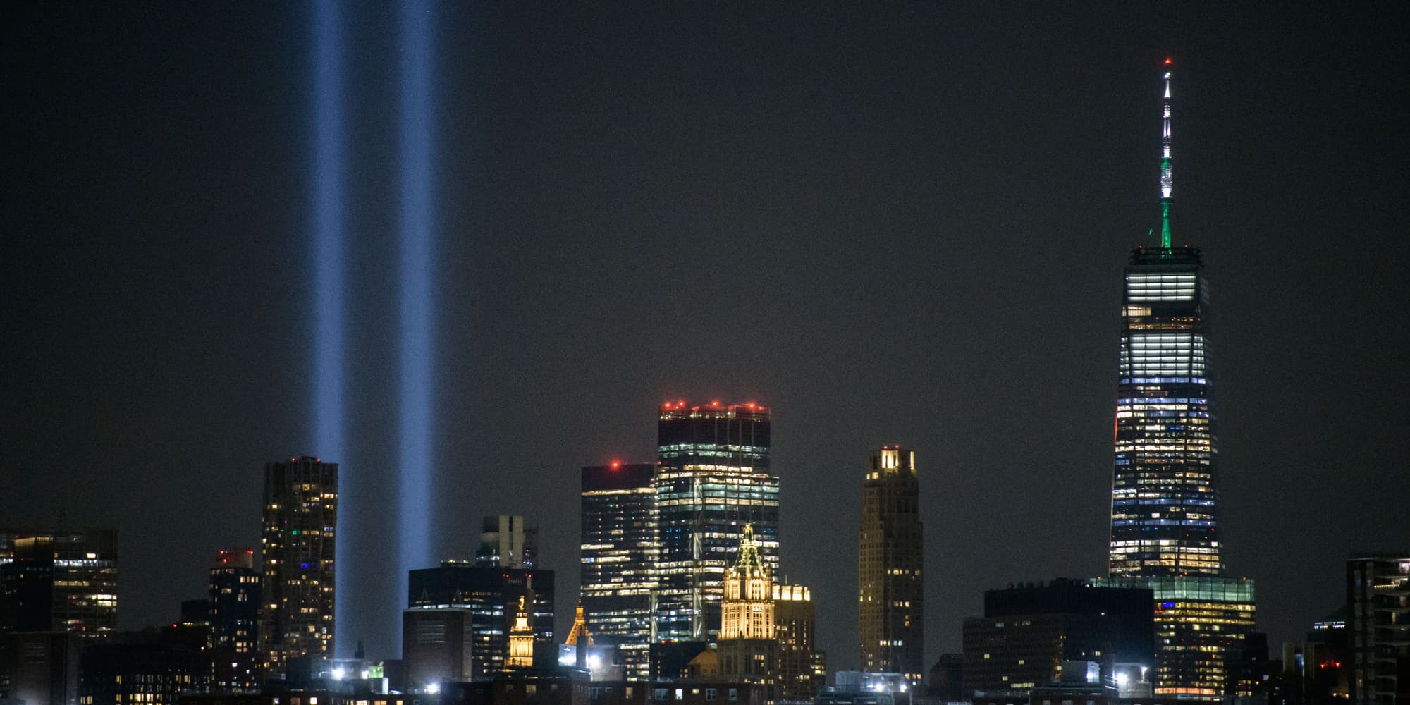 Hommage aux victimes du 11 septembre 2001 avec l'installation 'Tribute in Light' à New York.