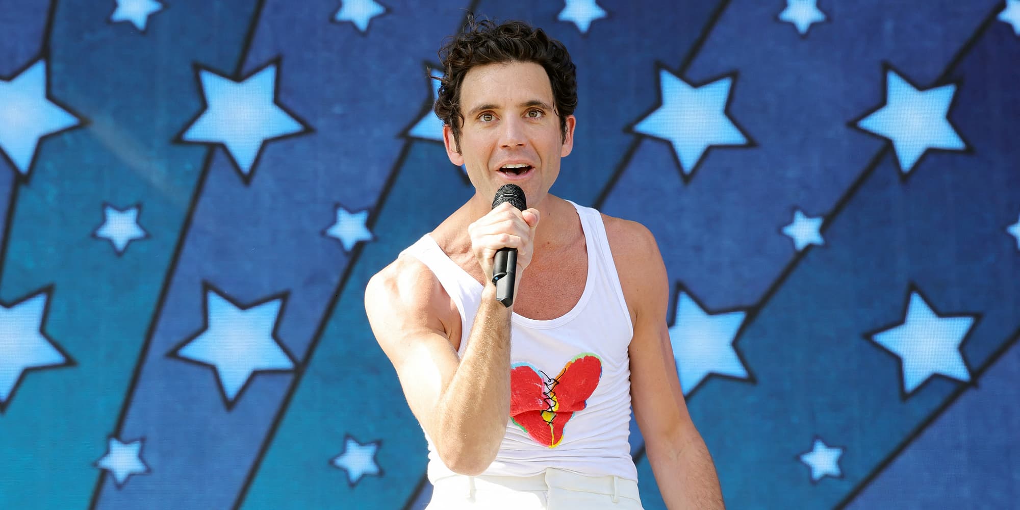 Mika sur la scène du festival Coachella, le 15 avril 2022 à Indio, en Californie.