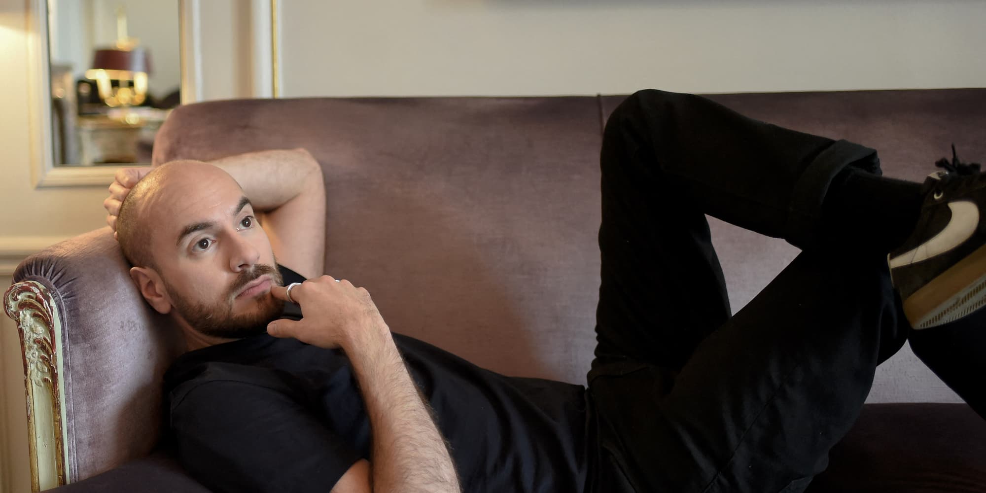 Kyan Khojandi lors d'une séance photo à Paris, le 10 janvier 2018.