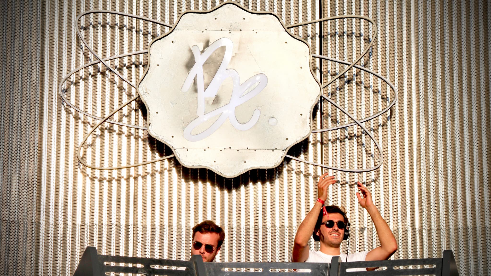 Les DJs de Bon Entendeur n'ont pas eu de mal à stimuler la foule. Les DJs de Bon Entendeur n'ont pas eu de mal à stimuler la foule.