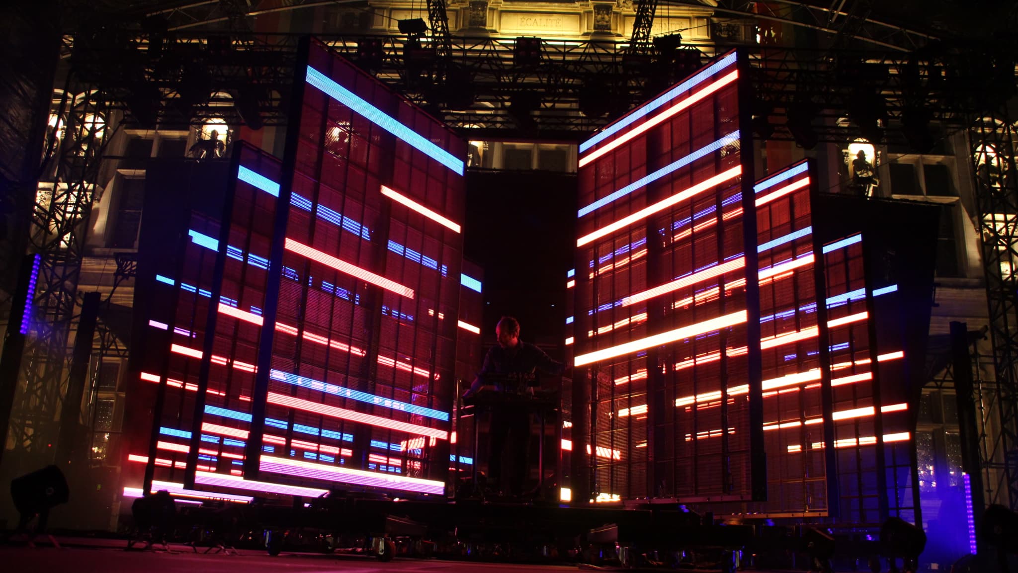 Étienne de Crécy a présenté au public du FNAC Live son show sons et lumières "Space Echo".