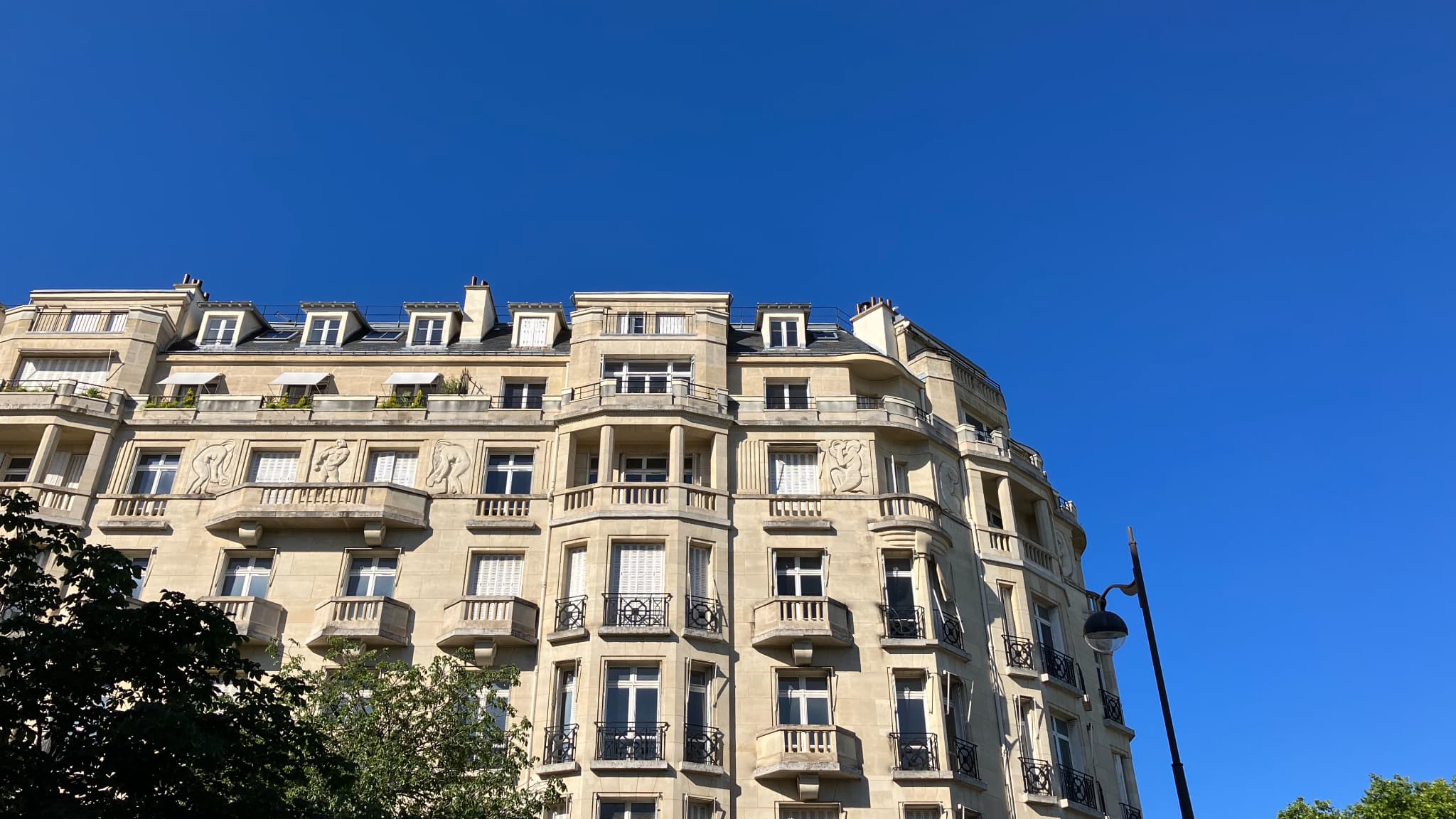 Prise de vue d'un immeuble, sans zoom... Prise de vue d'un immeuble, sans zoom...