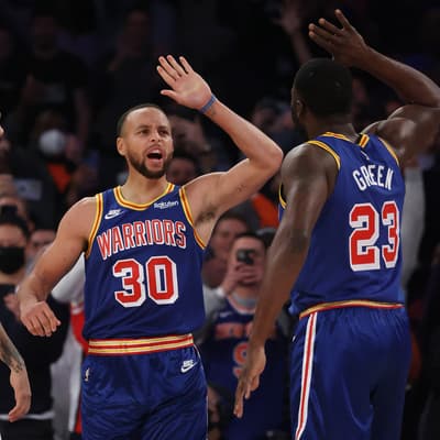 Stephen Curry entre dans l’histoire de la NBA
