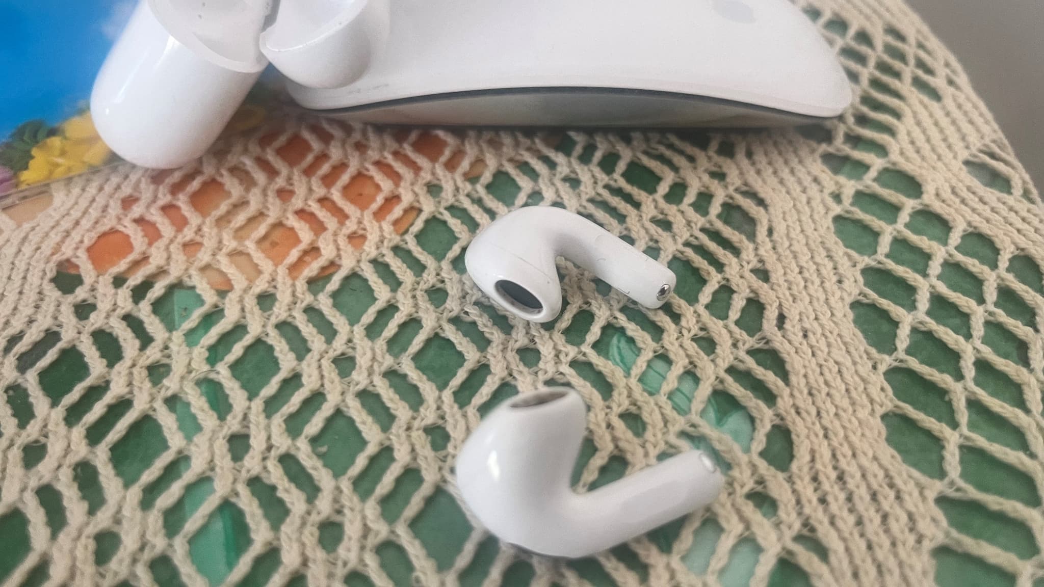 Avec leurs tiges interactives, les AirPods 4 avec réduction active du bruit offrent une accessibilité fortement appréciable. Avec leurs tiges interactives, les AirPods 4 avec réduction active du bruit offrent une accessibilité fortement appréciable.
