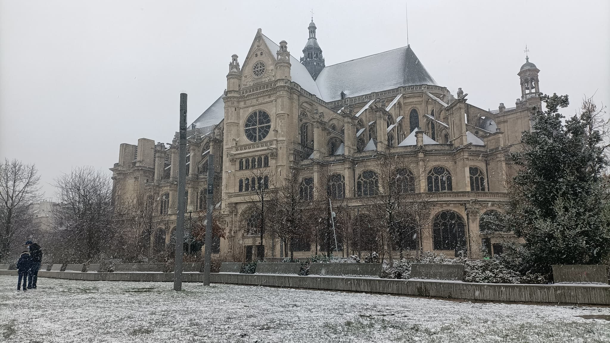 L'OPPO Reno4 Z restitue très bien la lumière, même quand celle-ci est aussi faible qu'un jour de neige L'OPPO Reno4 Z restitue très bien la lumière, même quand celle-ci est aussi faible qu'un jour de neige
