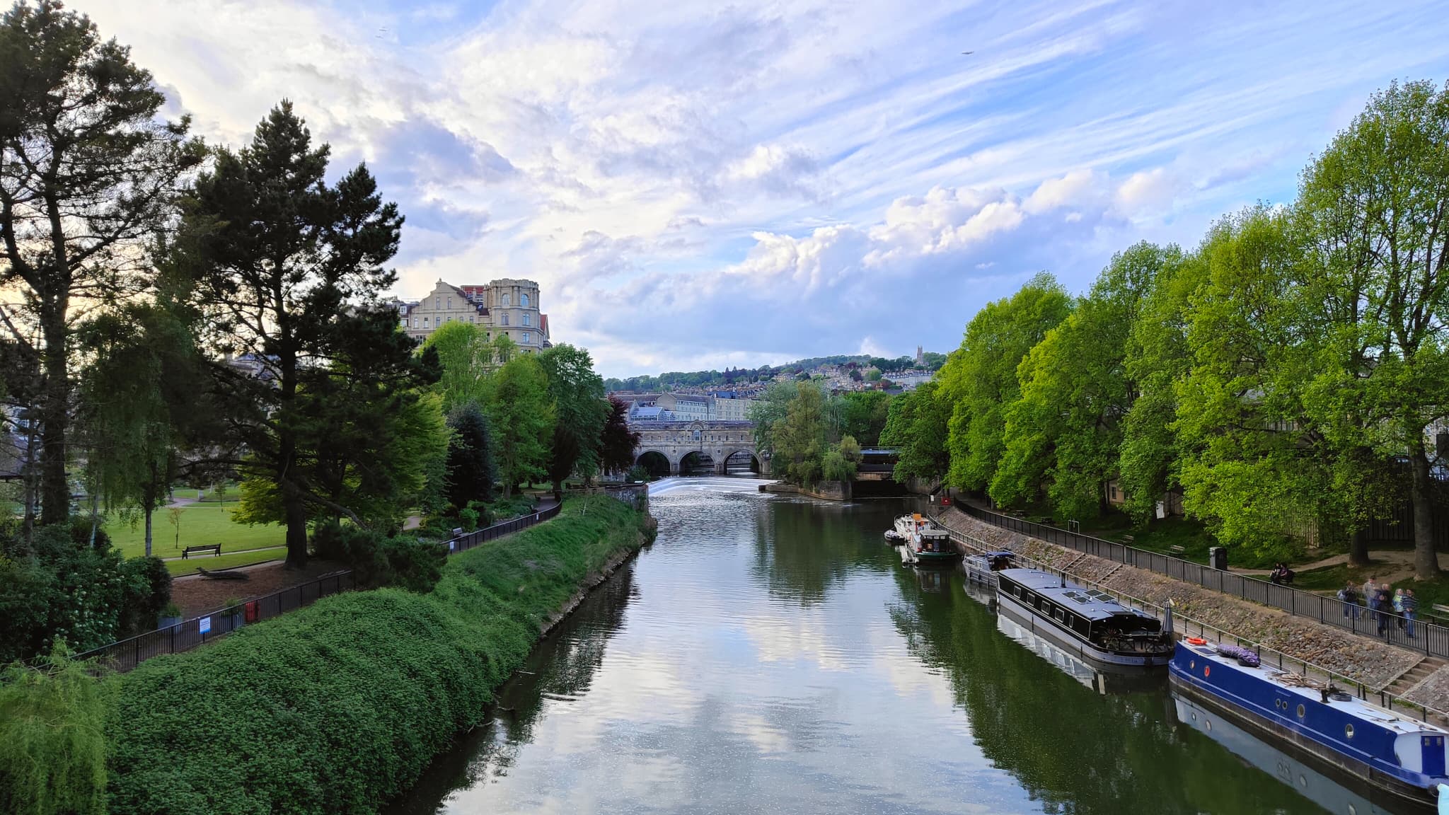 L'ultra grand-angle permet de saisir de superbes paysages, comme ici à Bath.