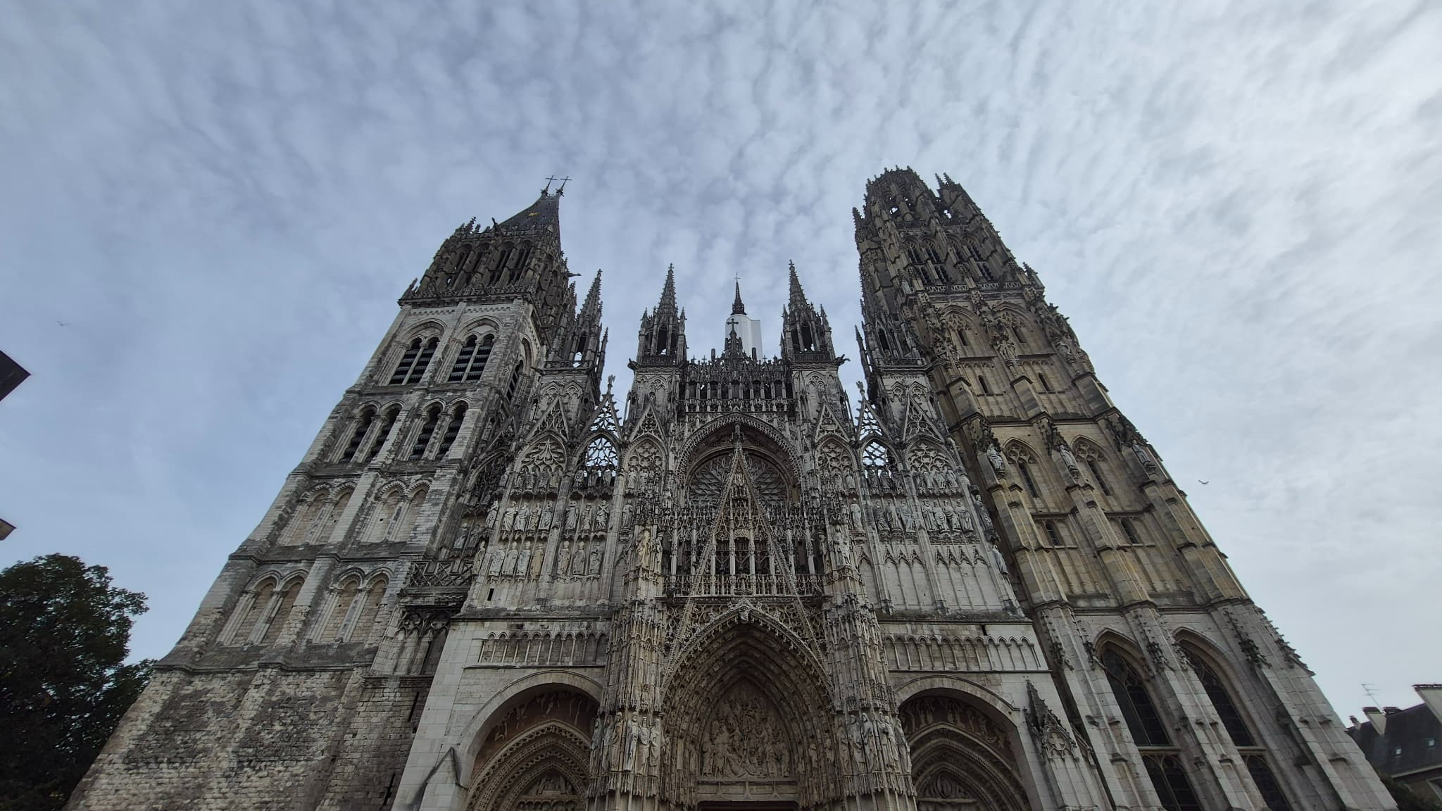 La Cathédrale de Notre-Dame de Rouen en ultra grand-angle