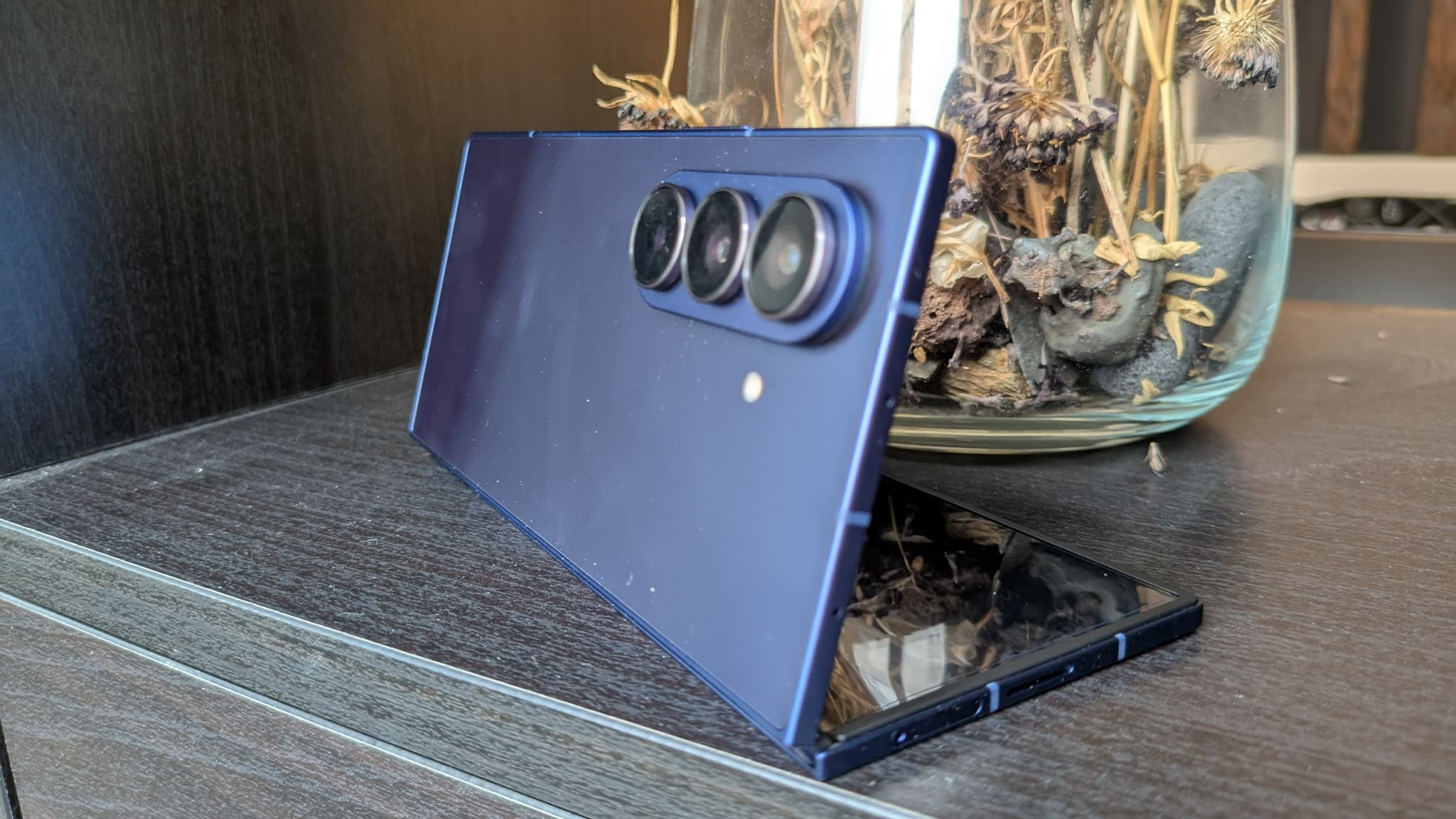 Le Samsung Galaxy Z Fold7 atteint une finesse inégalée sur un pliable de la marque. Le Samsung Galaxy Z Fold7 atteint une finesse inégalée sur un pliable de la marque.